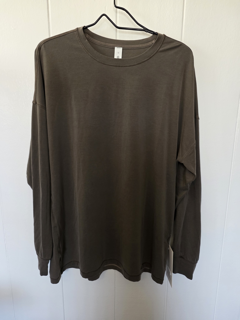 lululemon athletica Long Sleeve Tee in Olive Brown